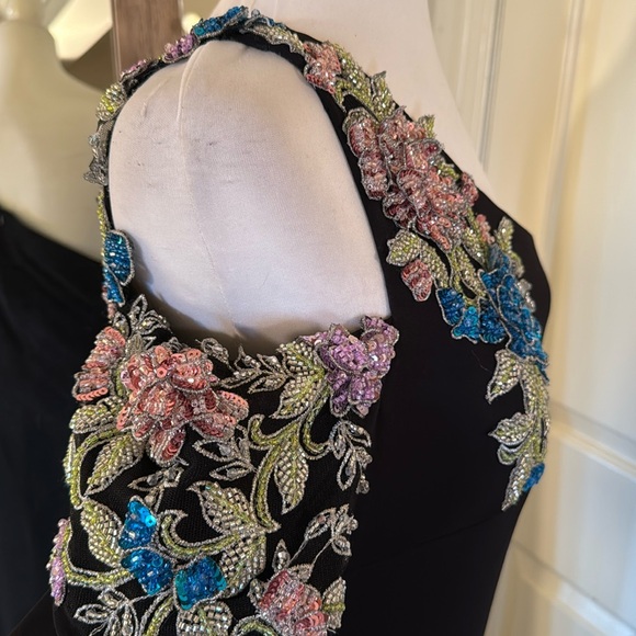 MAC DUGGAL
Black One Shoulder Long Sleeve Floral Embellished Gown - Picture 14 of 16